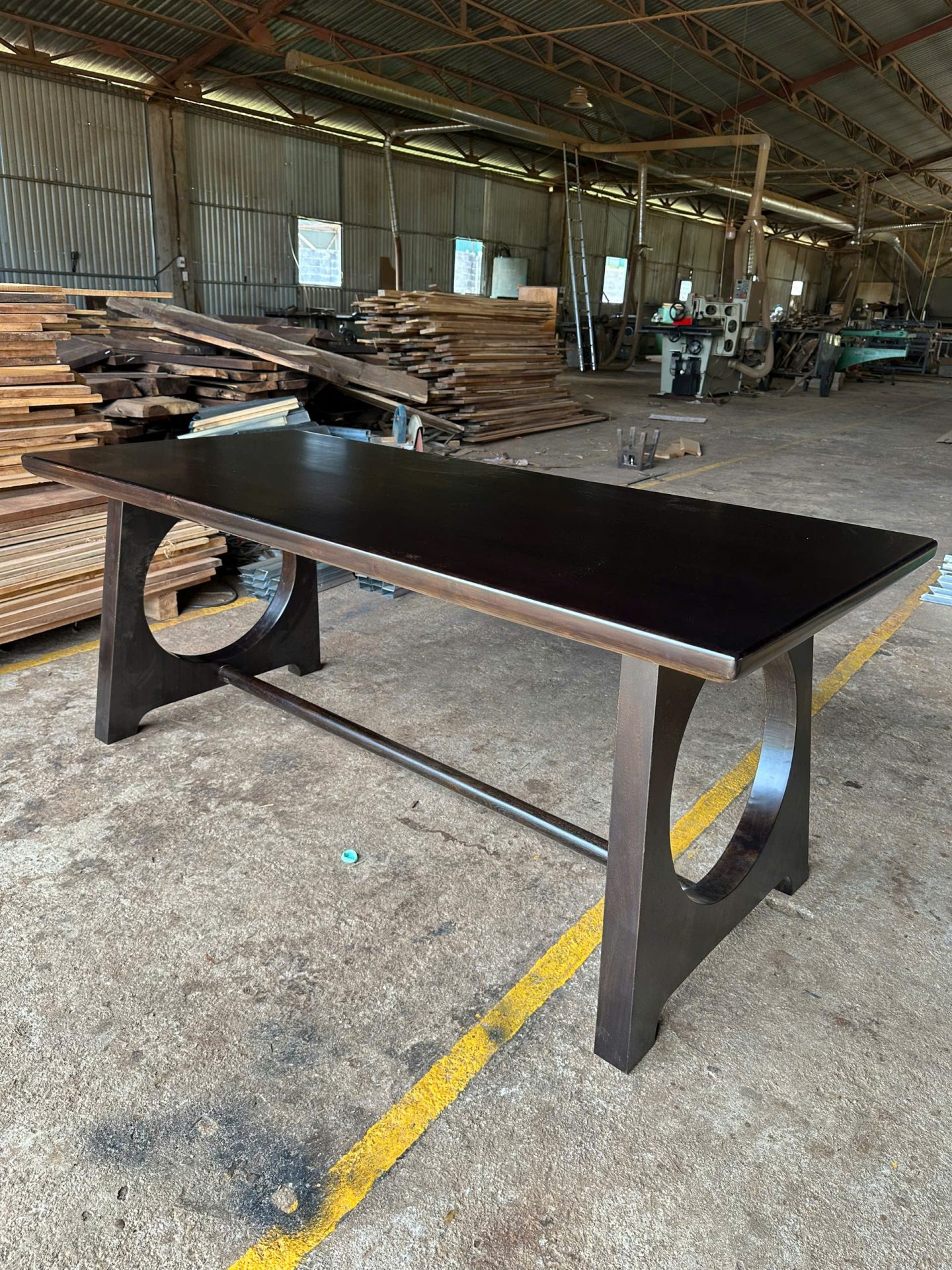 Bàn ăn gỗ Muồng đen MetaWood D180cm x R80cm