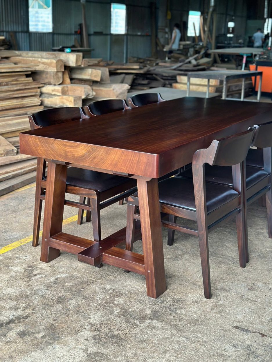Bàn ăn gỗ Lim